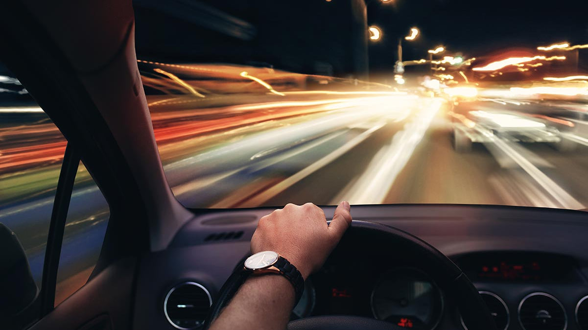 Lenti antiriflesso per guida notturna: come riconoscerle?