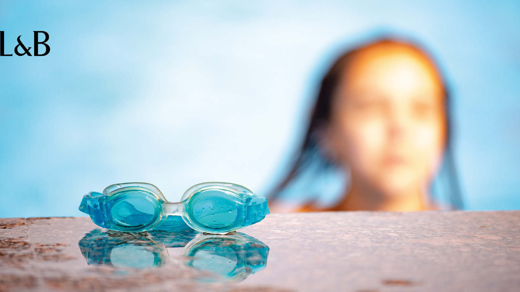 Lenti a contatto in acqua: come comportarsi?