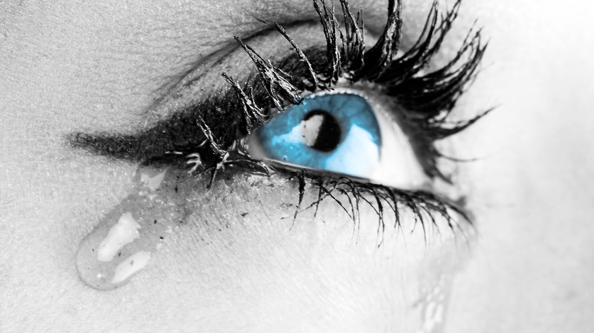 Hai gli occhi che lacrimano spesso? Non sottovalutare il problema