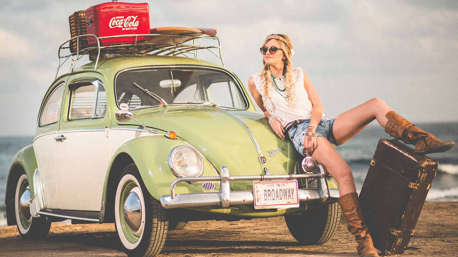 Montature grandi, colorate e fantasiose: gli occhiali da sole anni 70