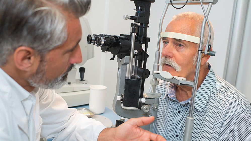 Dopo l'intervento di cataratta non vedi ancora bene?