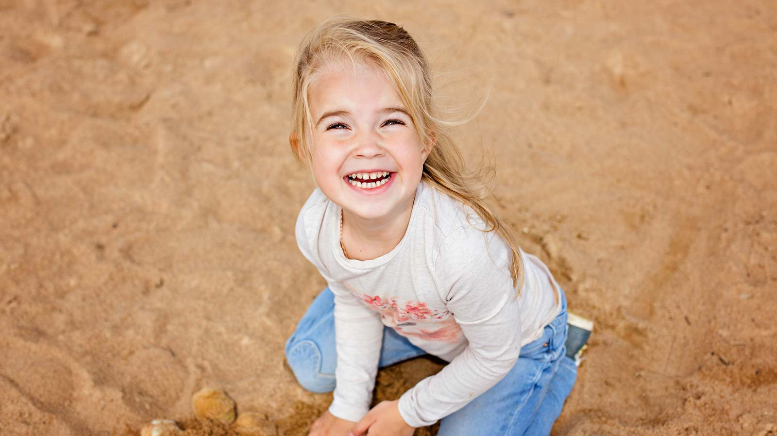 Mi è finita la sabbia negli occhi! Cosa faccio?