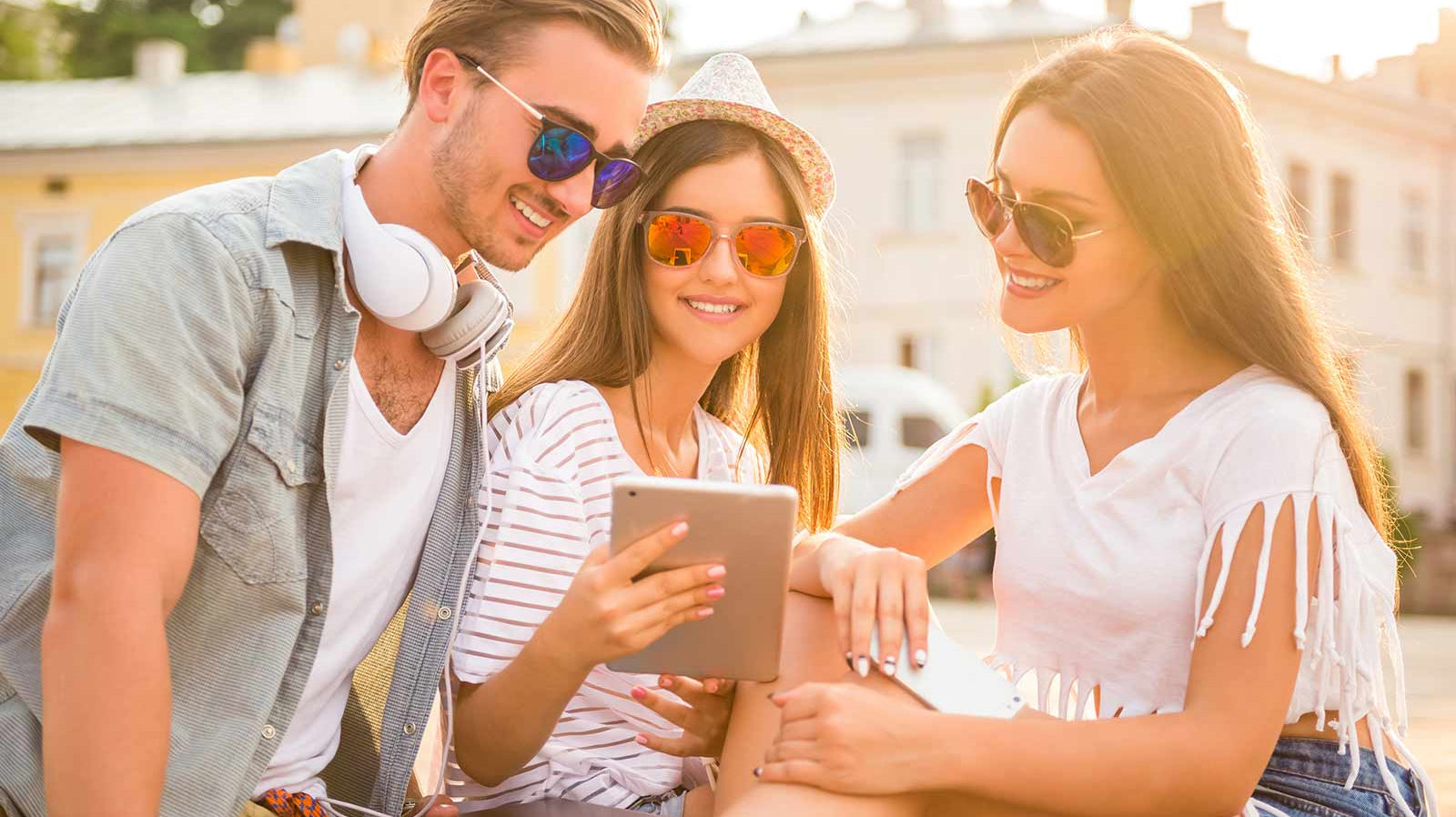 Come scegliere gli occhiali da sole? L’estetica non è tutto