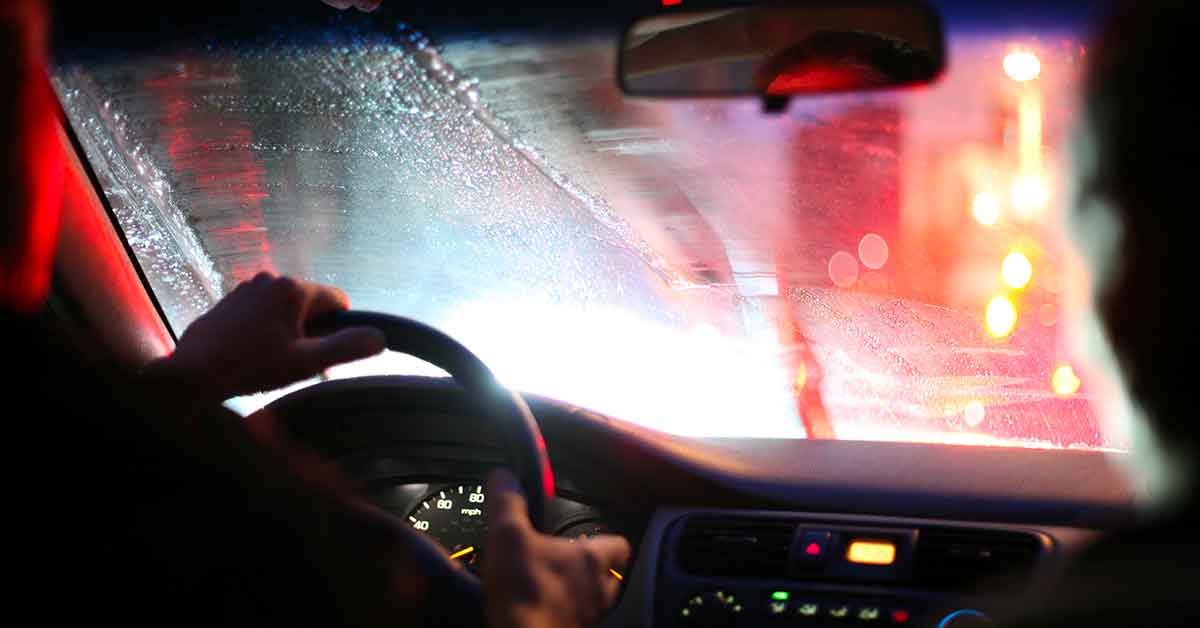 Guidare di notte: ecco come ridurre i riflessi