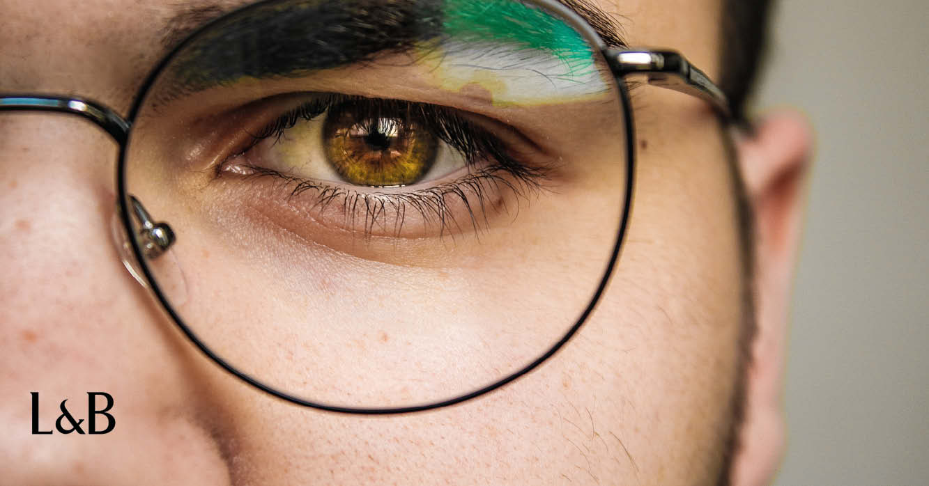 Lenti ultrasottili per miopia elevata: Dite addio ai fondi di bottiglia