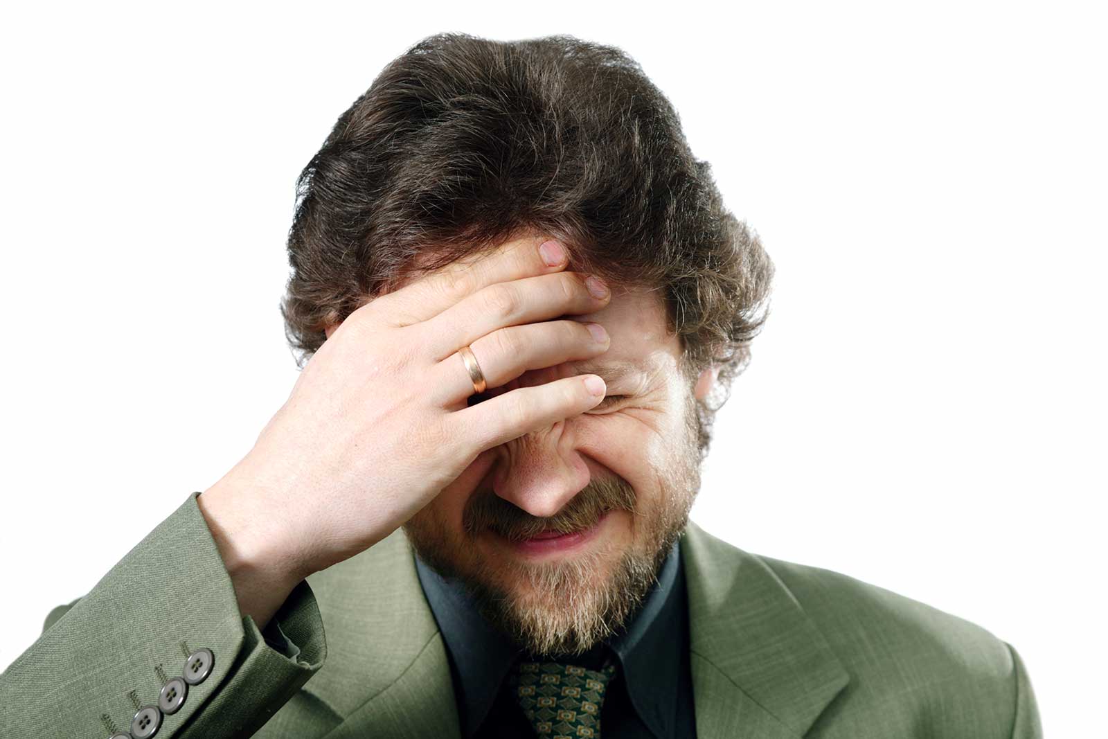 Mal di testa e nausea: I disturbi fisici che causano la cefalea