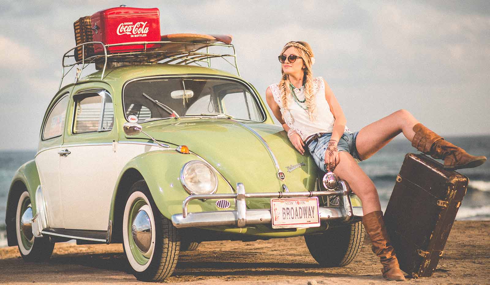 Montature grandi, colorate e fantasiose: gli occhiali da sole anni 70