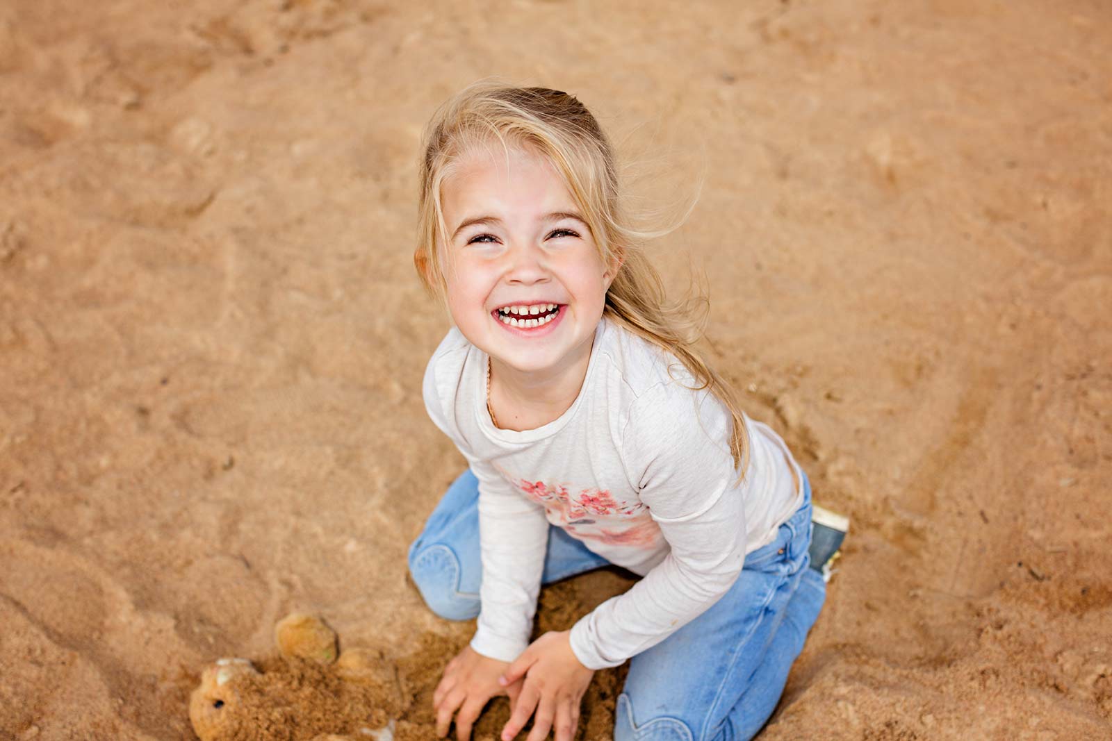 Mi è finita la sabbia negli occhi! Cosa faccio?