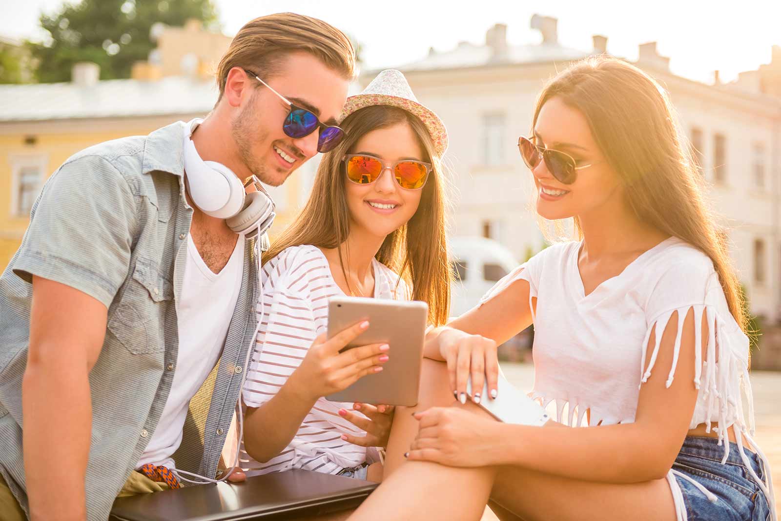 Come scegliere gli occhiali da sole? L’estetica non è tutto